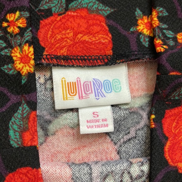 💕Like New Red Roses Lularoe Cassie Pencil Skirt💕 - Picture 4 of 6